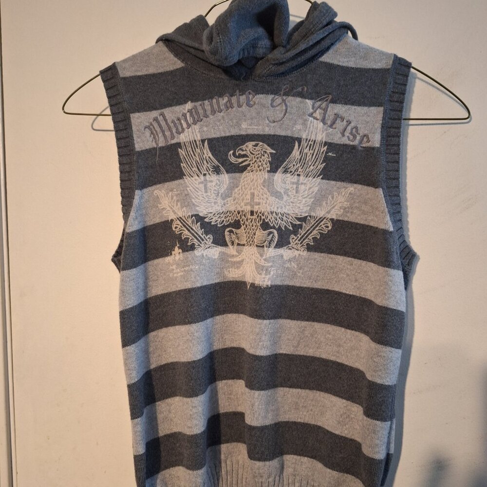 Express Deign Sweater - Picture 2 of 9